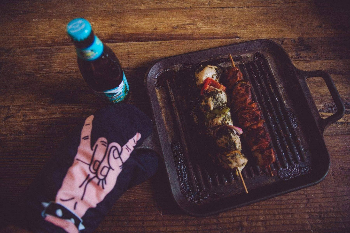 Rock Hand Oven Mitt Cool Music Gift Idea for Her Pot Holder: Black / Oven Mitt